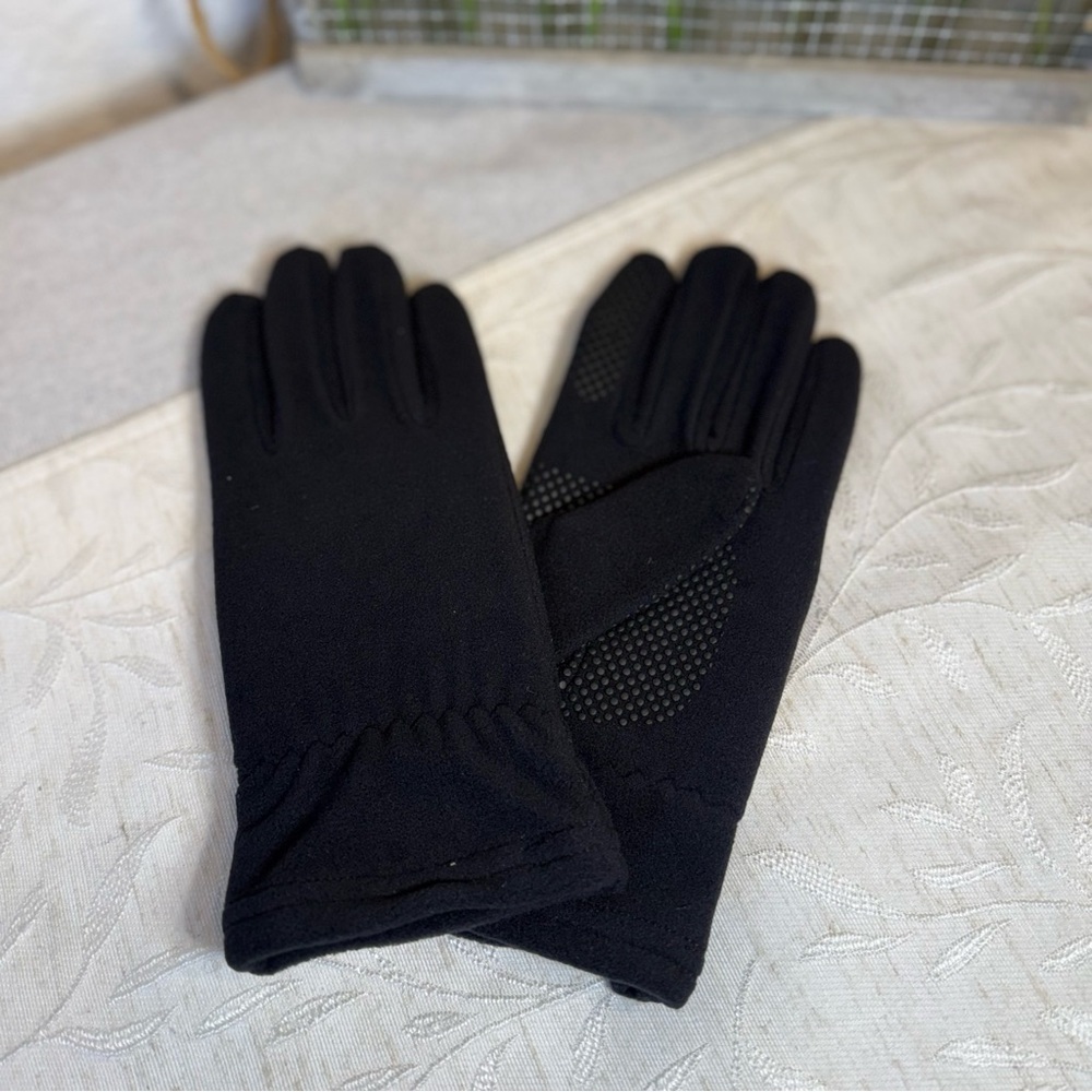 Finger fuzz. Black Women's Winter Fleece‎ Gloves. Gripping one size.